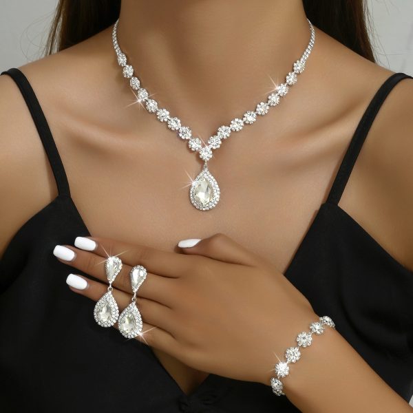 Brilliant wedding jewelry set. Colorful with diamonds and flowers.