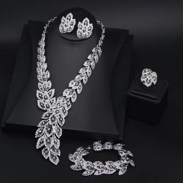 Collarbone secret: Exaggerated feather-diamond necklace set. - Image 2