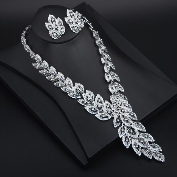 Collarbone secret: Exaggerated feather-diamond necklace set. - Image 4